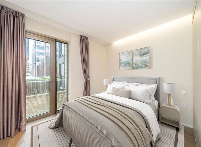 Flat Pearson Square in City of Westminster