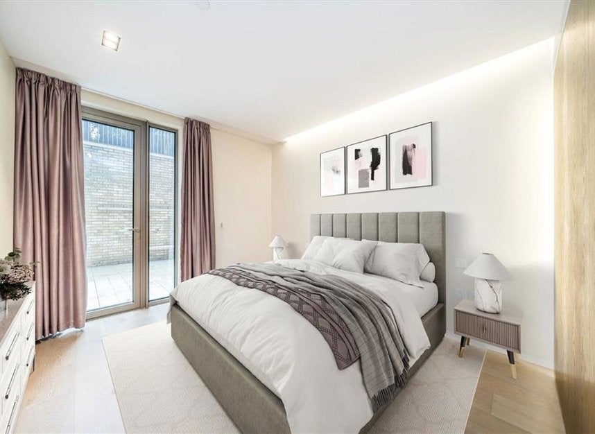 Flat Pearson Square in City of Westminster