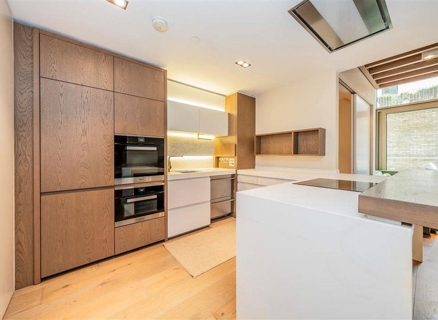 Flat Pearson Square in City of Westminster