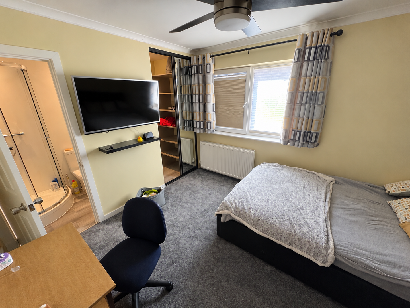 Room Ridge Way in Greater London
