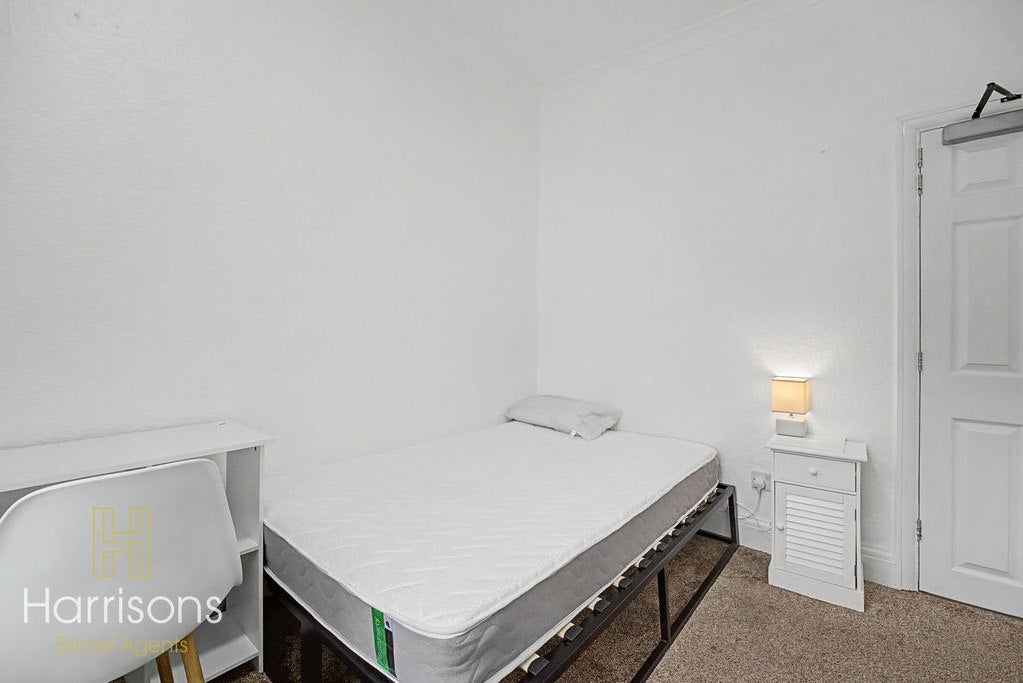 Room Back Kirkby Road in Bolton