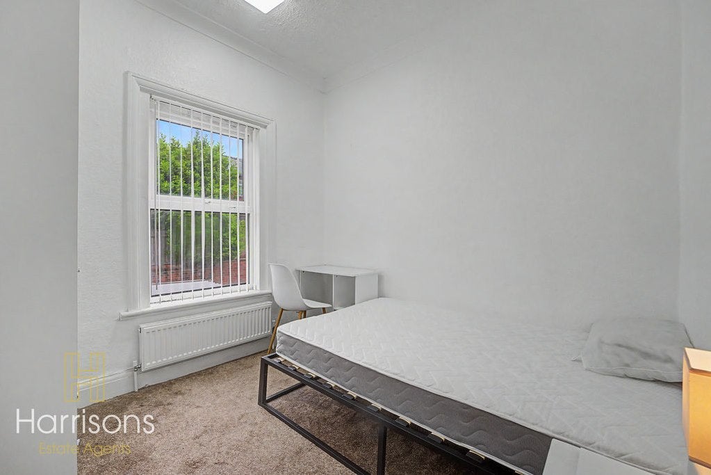 Room Back Kirkby Road in Bolton