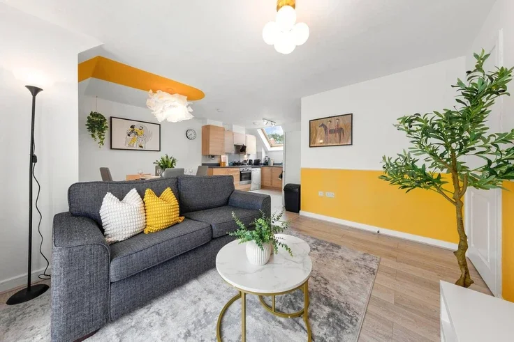 Flat Holmesgate Place in Greater London