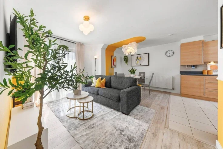 Flat Holmesgate Place in Greater London