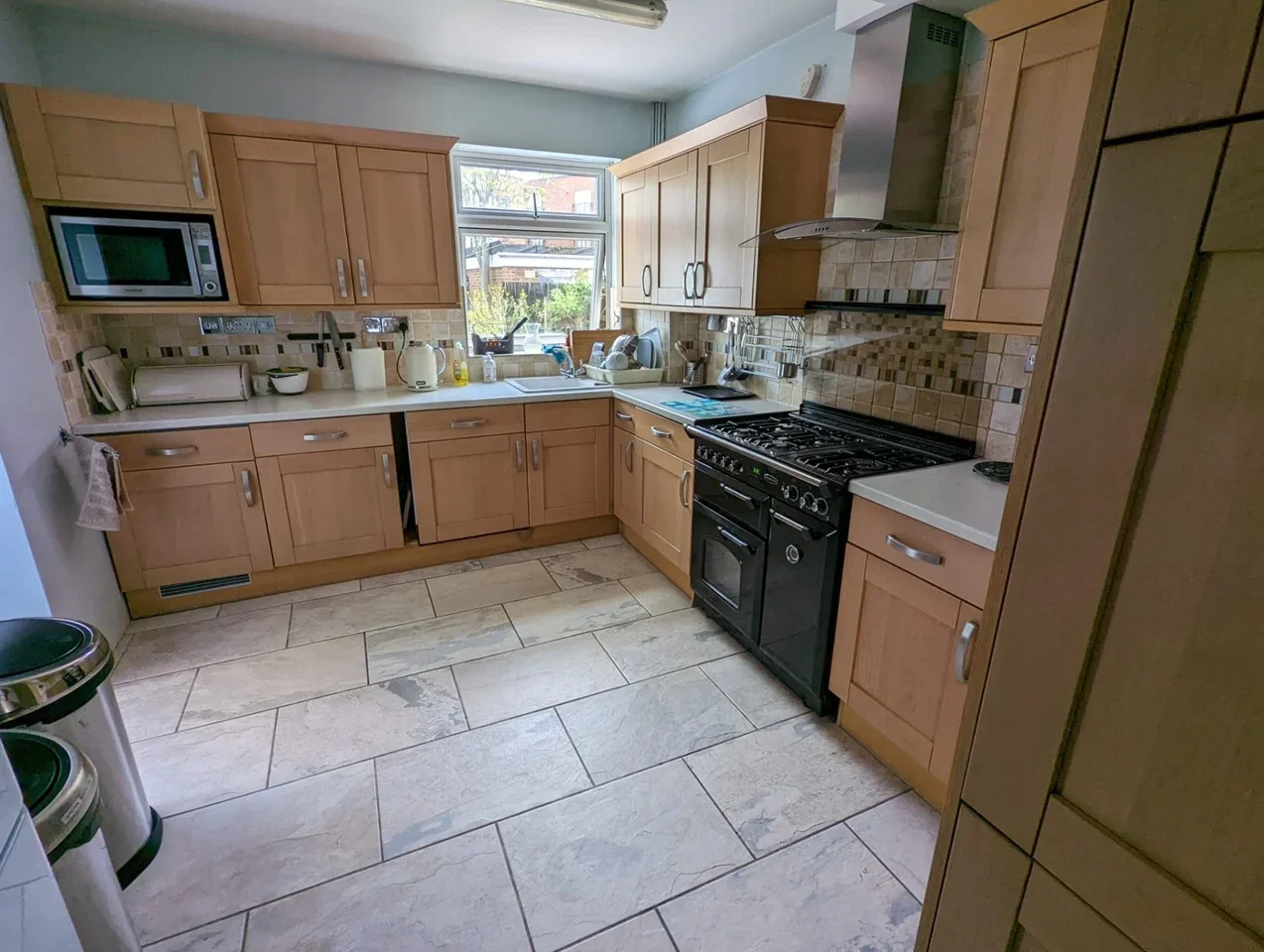 Room Burlington Avenue in Slough