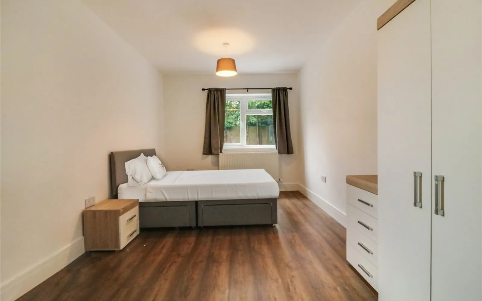 Room Firbank Drive in Watford