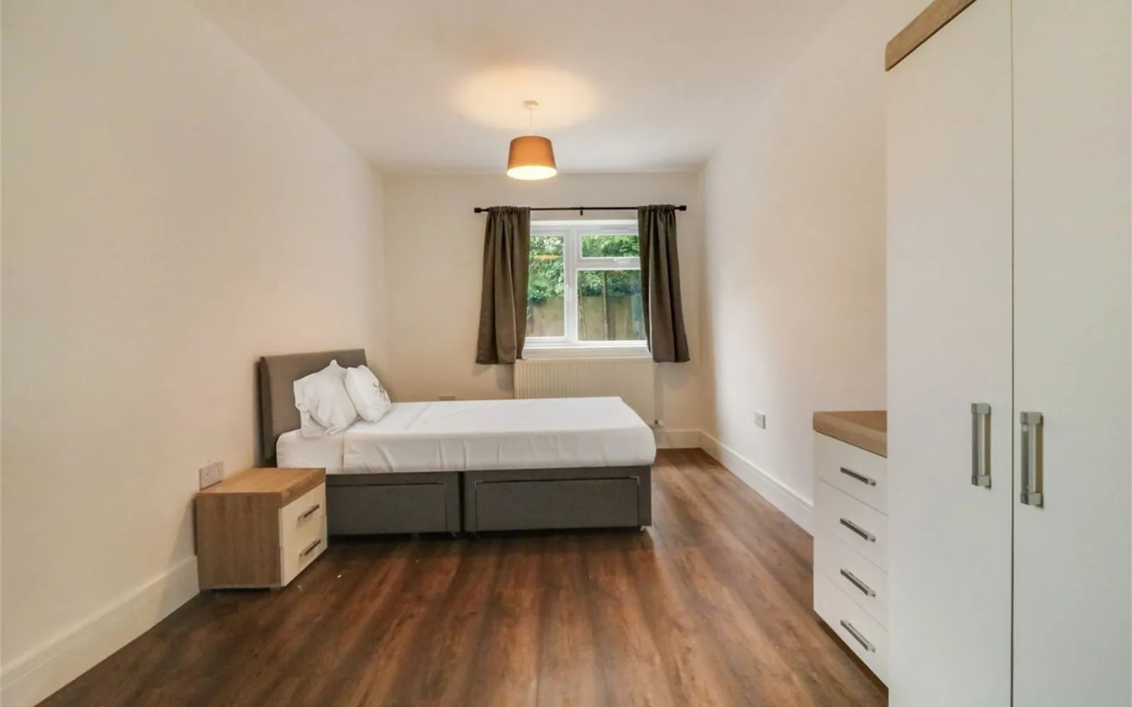 Room Firbank Drive in Watford
