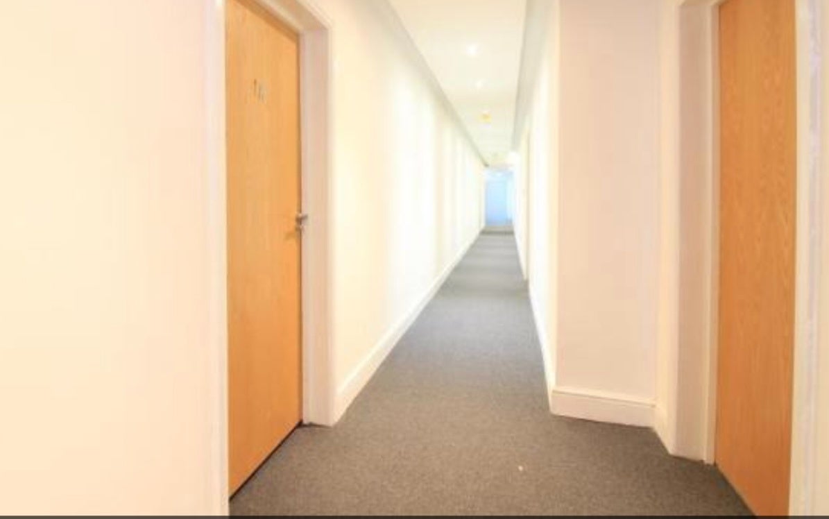 Flat Staines Road in Greater London