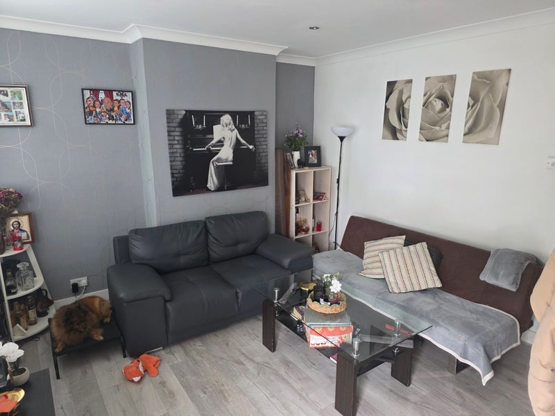 Room Varley Road in Greater London