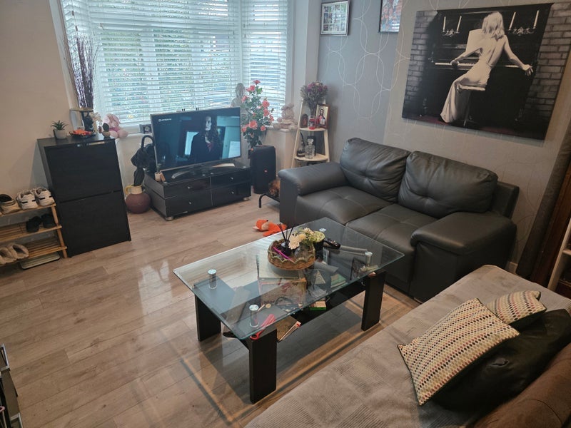 Room Varley Road in Greater London