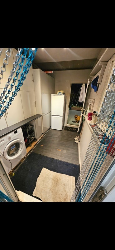 Room Varley Road in Greater London