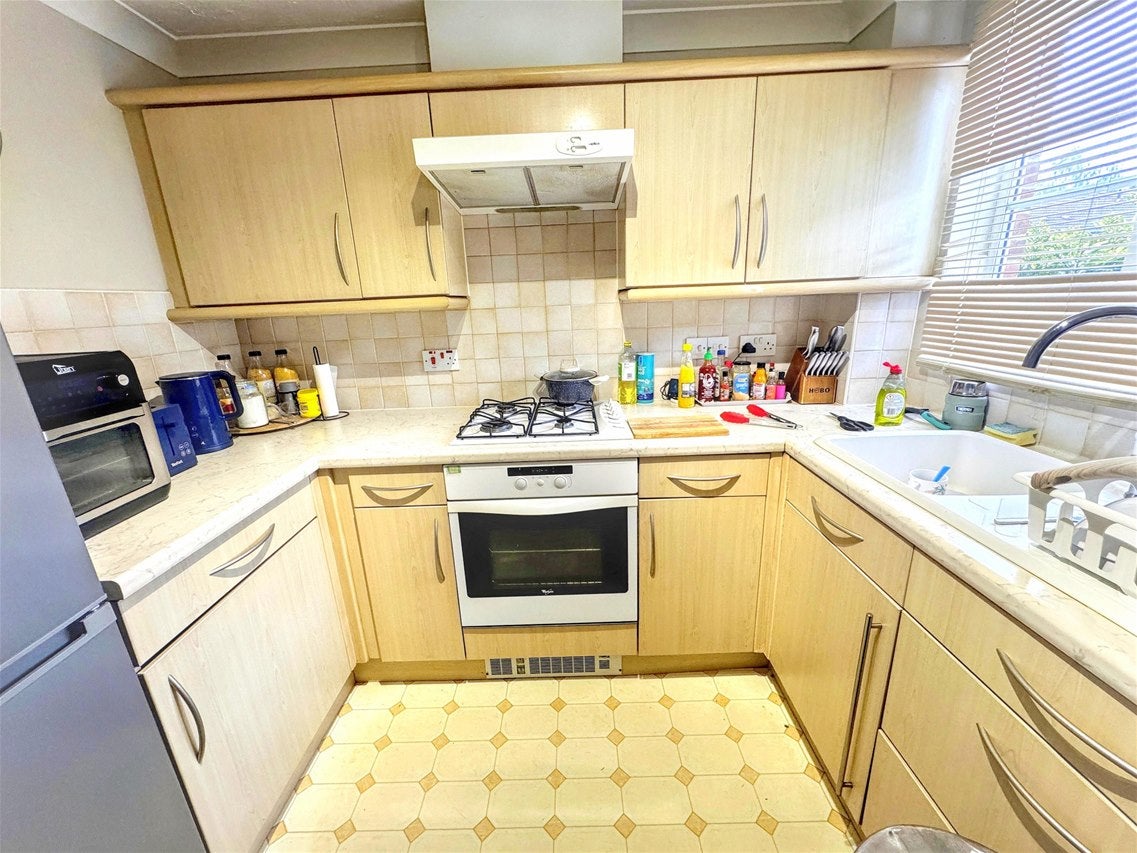 House Henry Addlington Close in Greater London