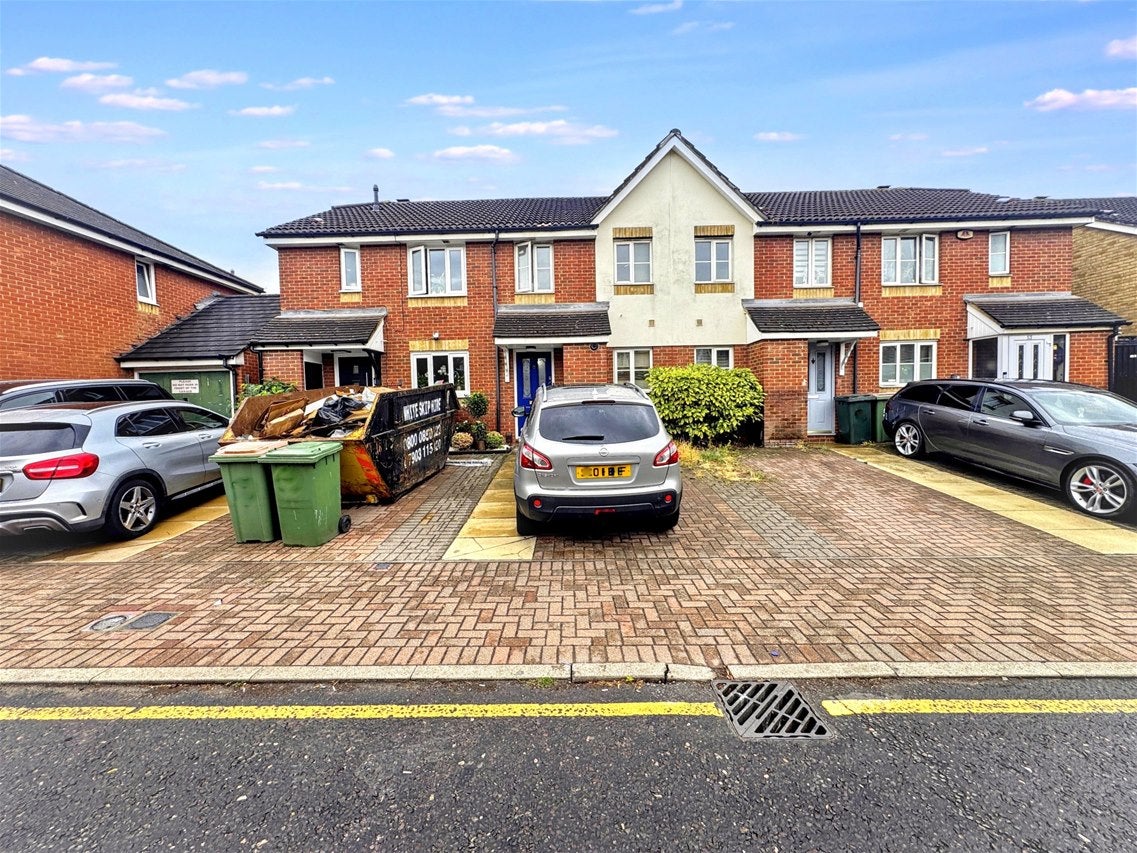 House Henry Addlington Close in Greater London