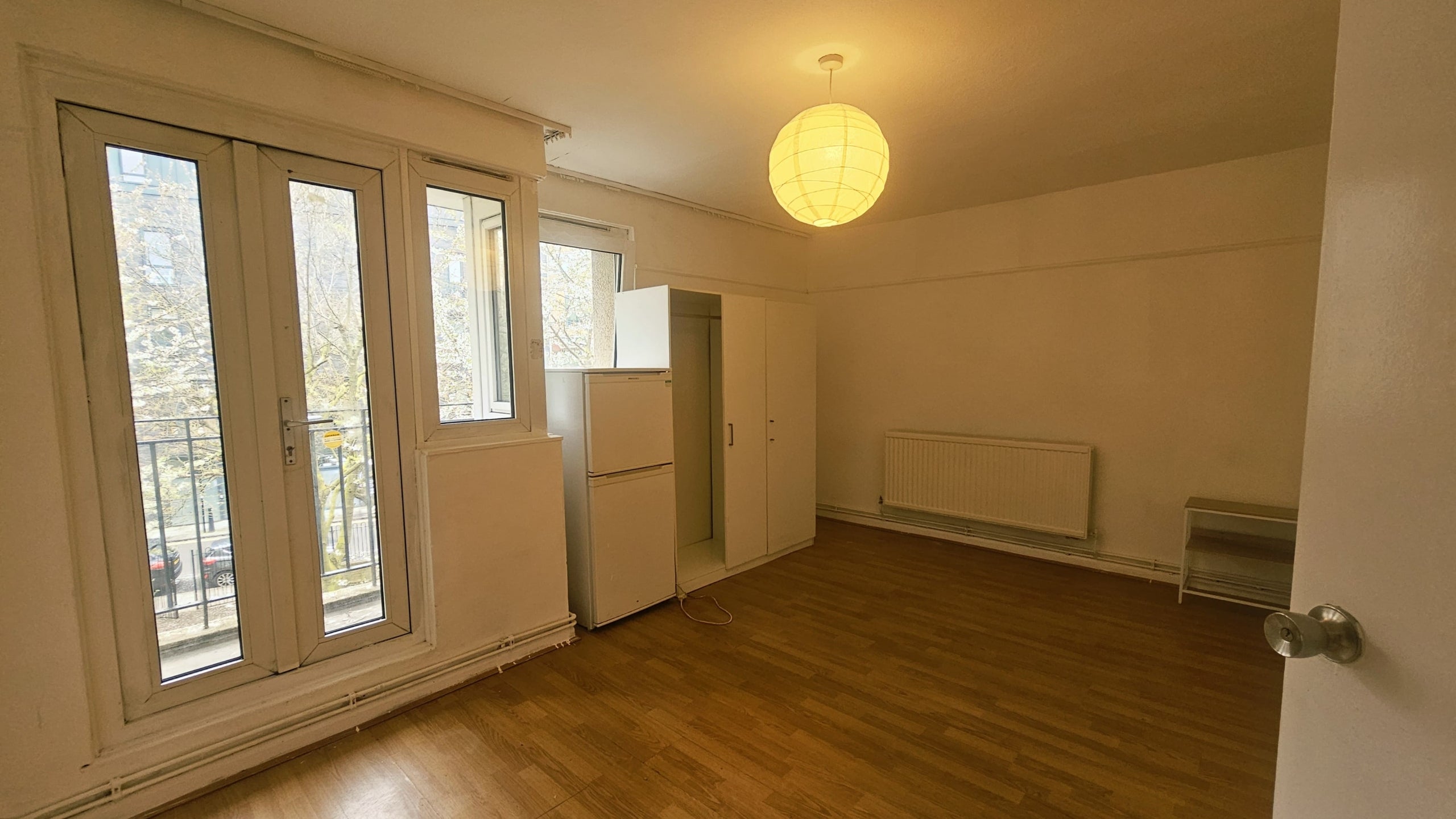 Flat Woodseer Street in Greater London