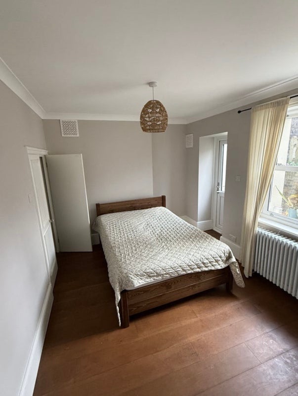 Room Shardeloes Road in Greater London