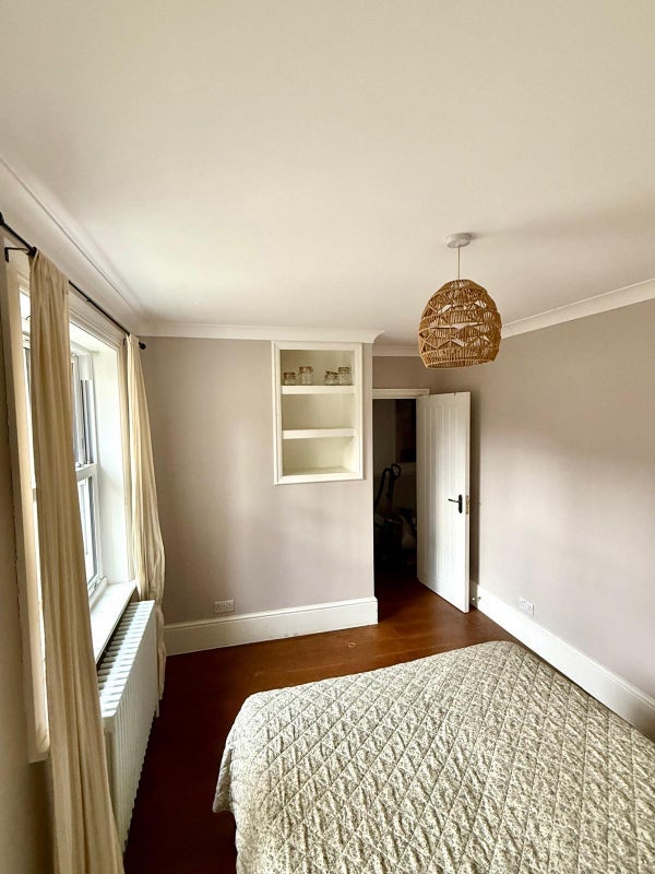 Room Shardeloes Road in Greater London