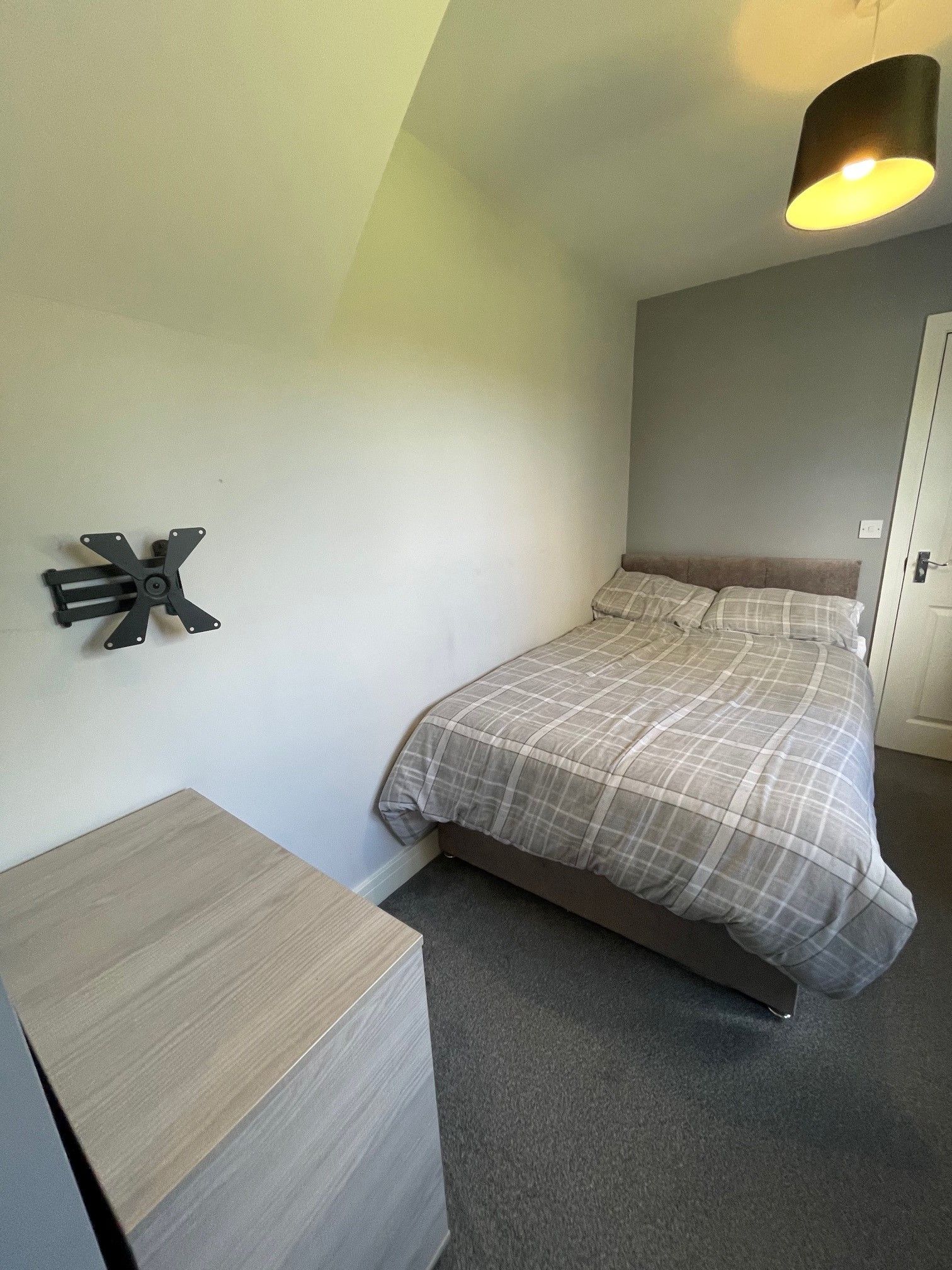 Room Haslam Road in Doncaster