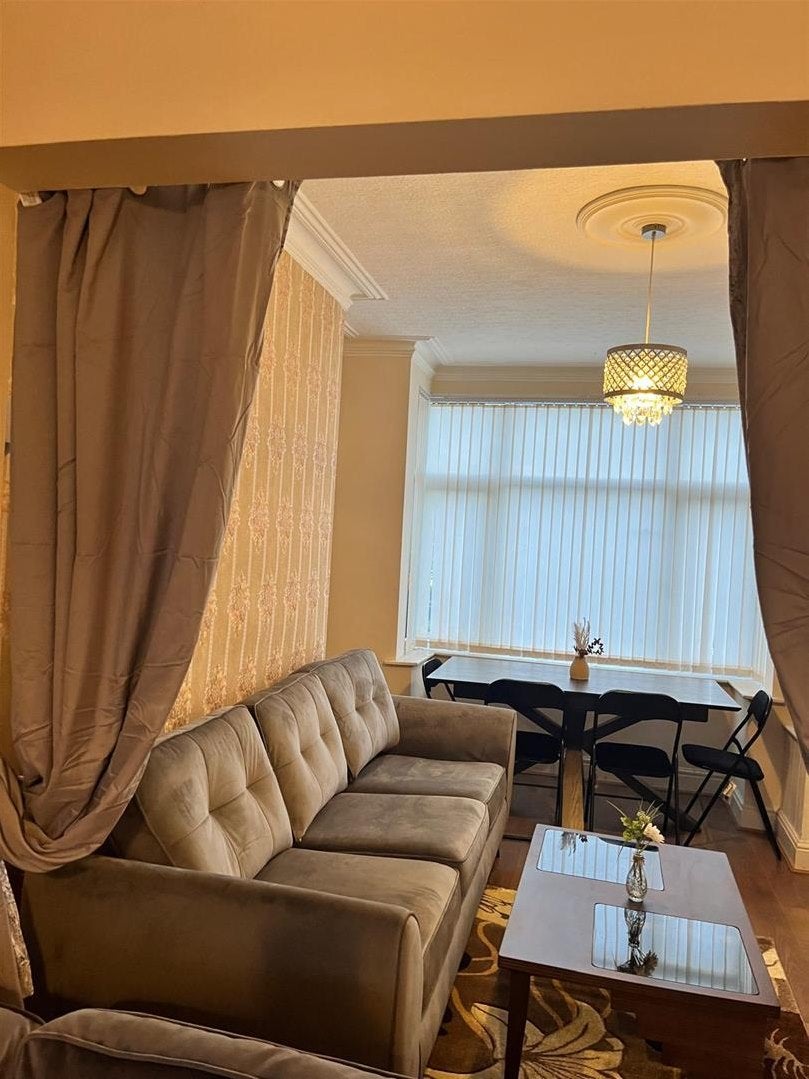 Flat Broadfield Road in Manchester