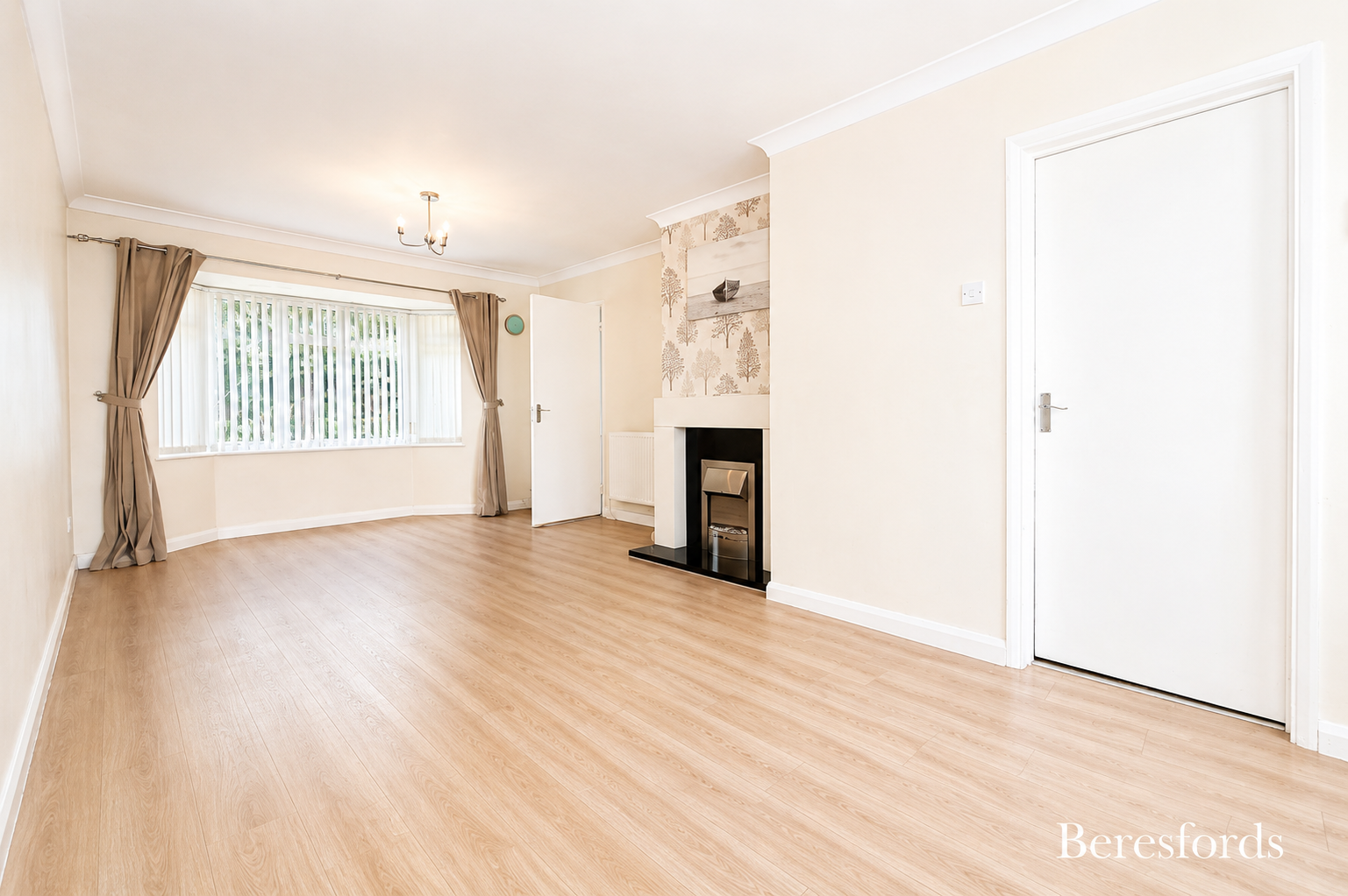 House Cotswold Gardens in Brentwood