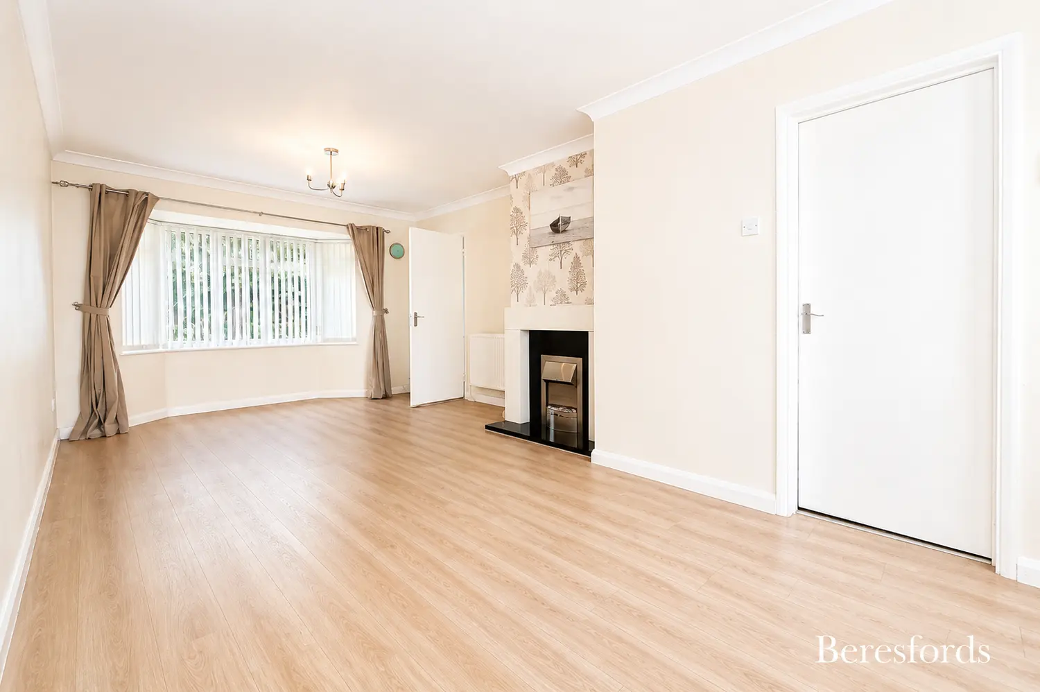 House Cotswold Gardens in Brentwood
