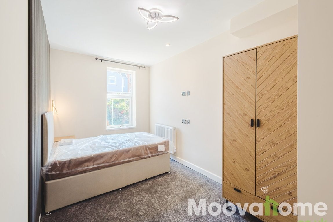 Room Dixon Street in Swindon