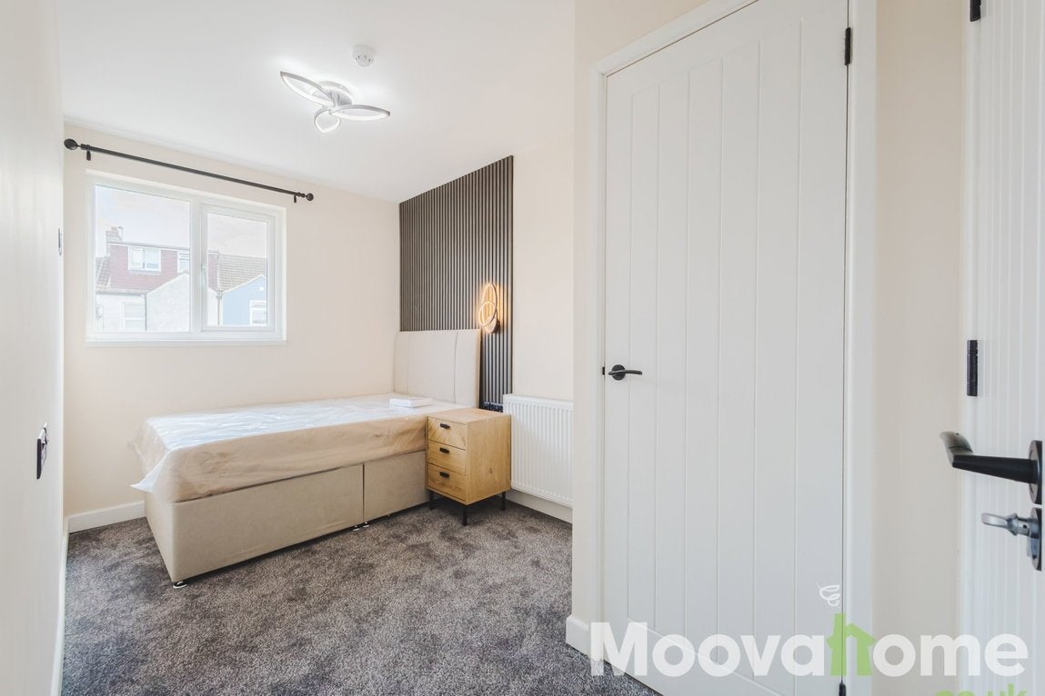 Room Dixon Street in Swindon