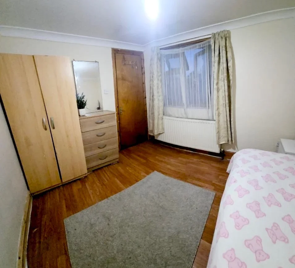 Room Grove Green Road in Greater London