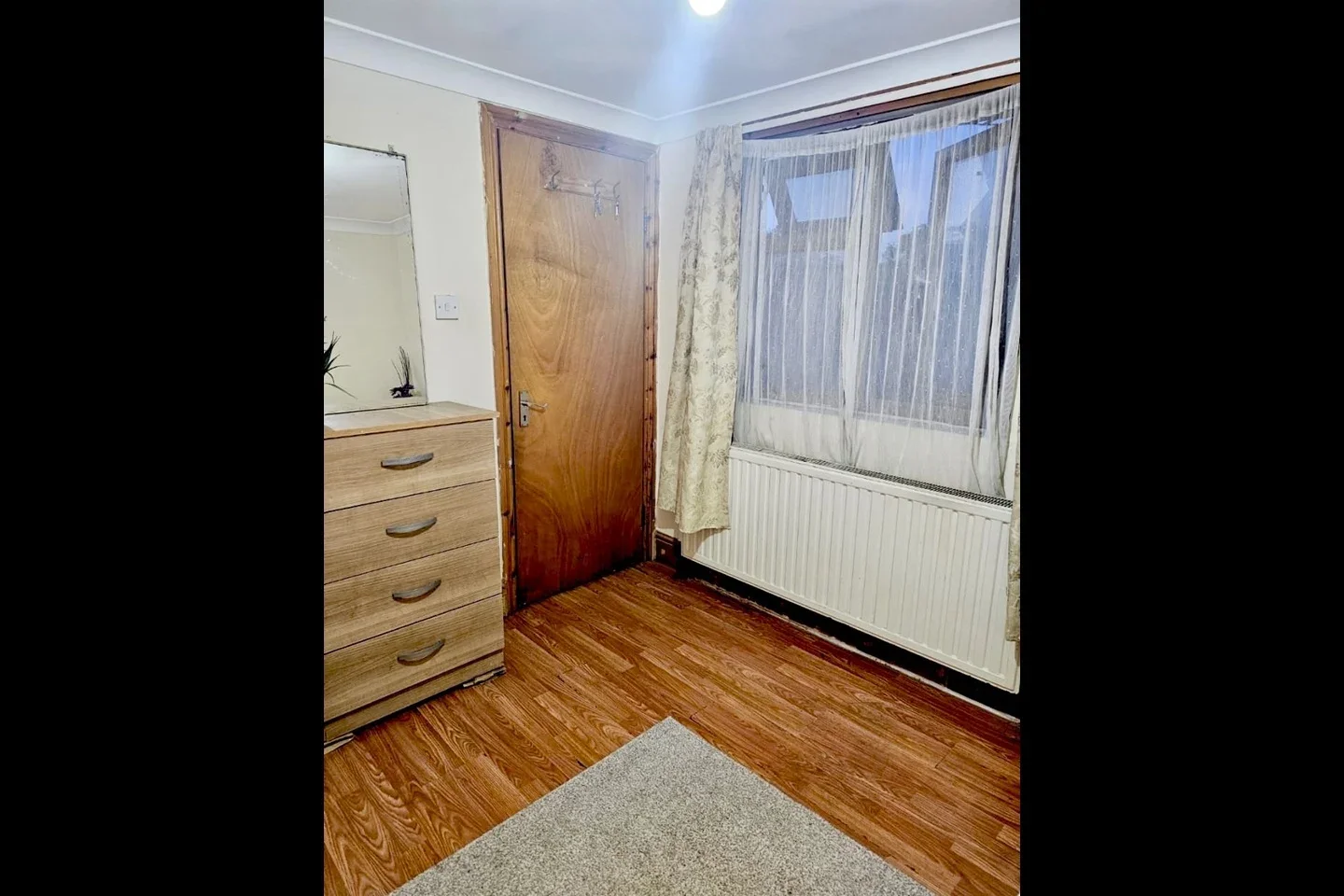 Room Grove Green Road in Greater London