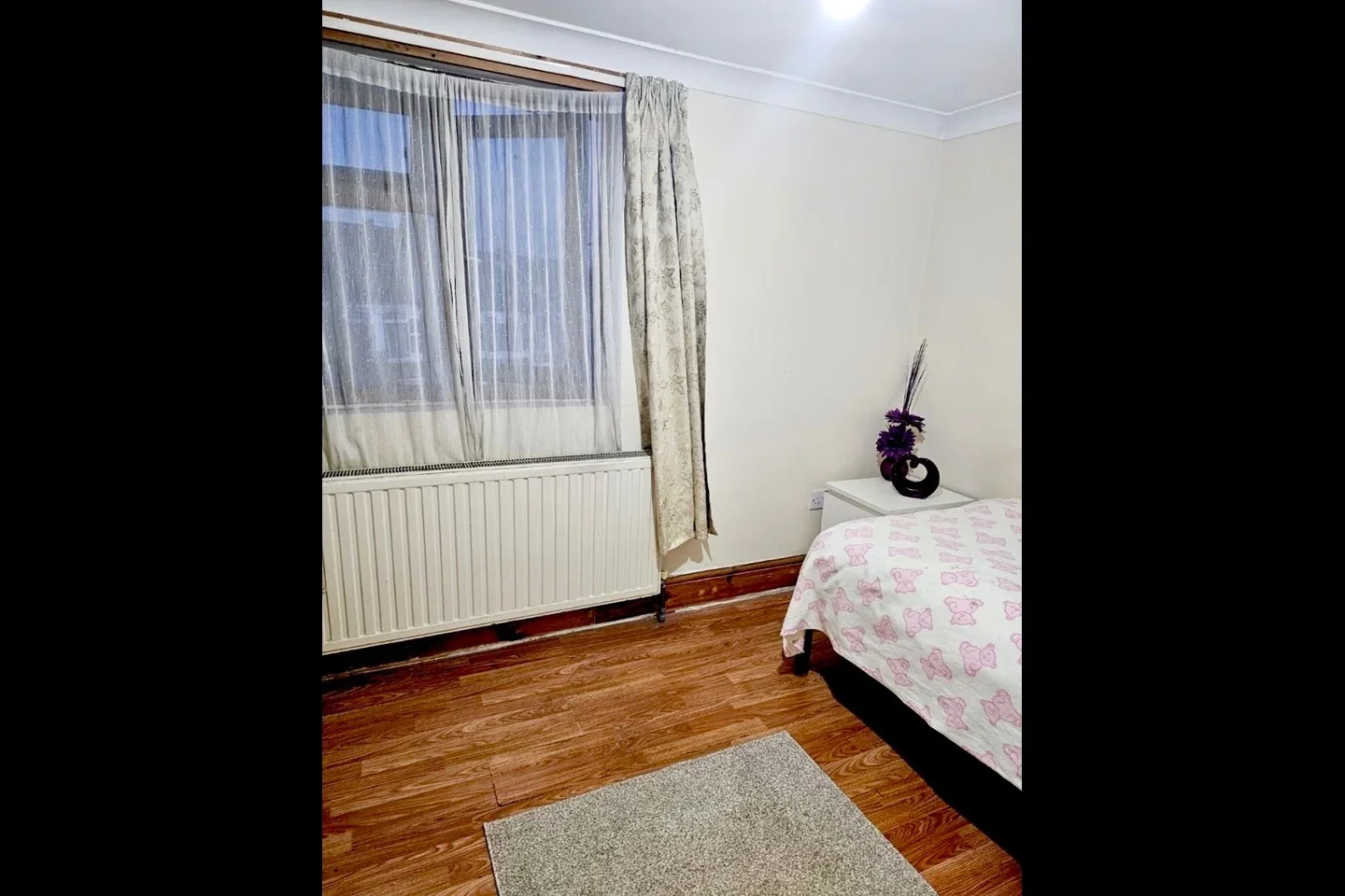 Room Grove Green Road in Greater London