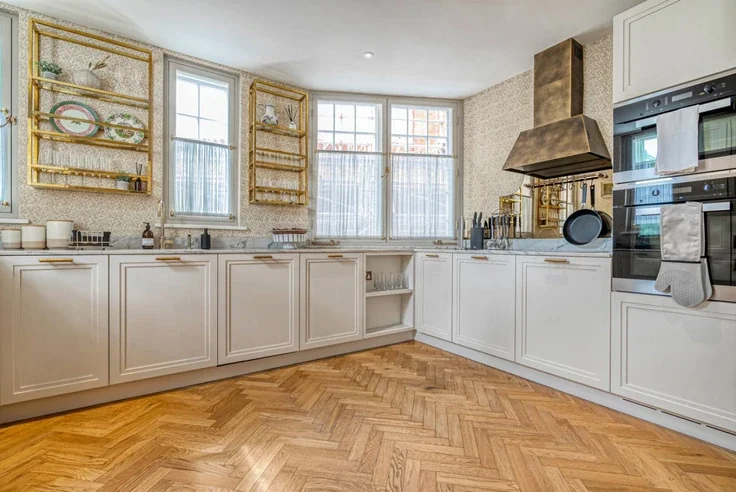 Flat Strutton Ground in City of Westminster