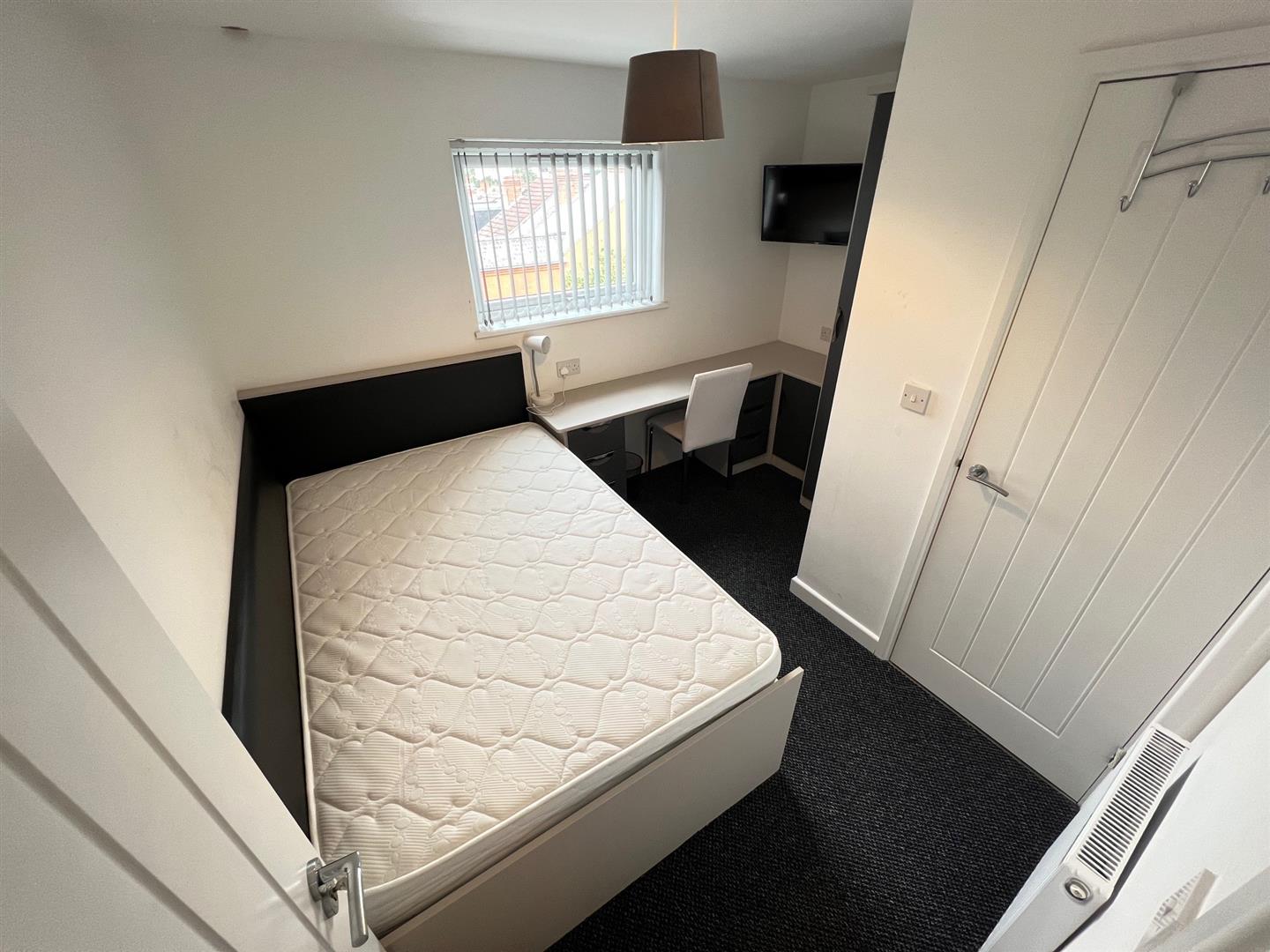 Room Terry Road in Coventry