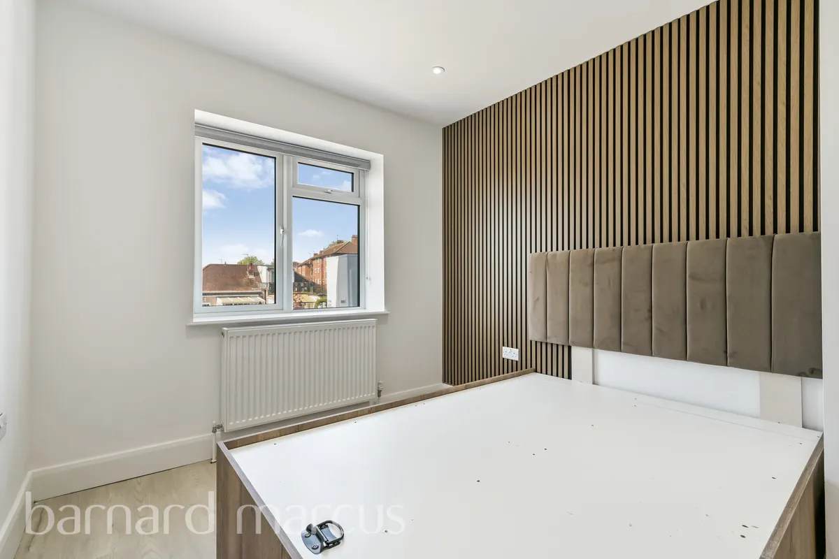 Flat Parkfield Road in Greater London