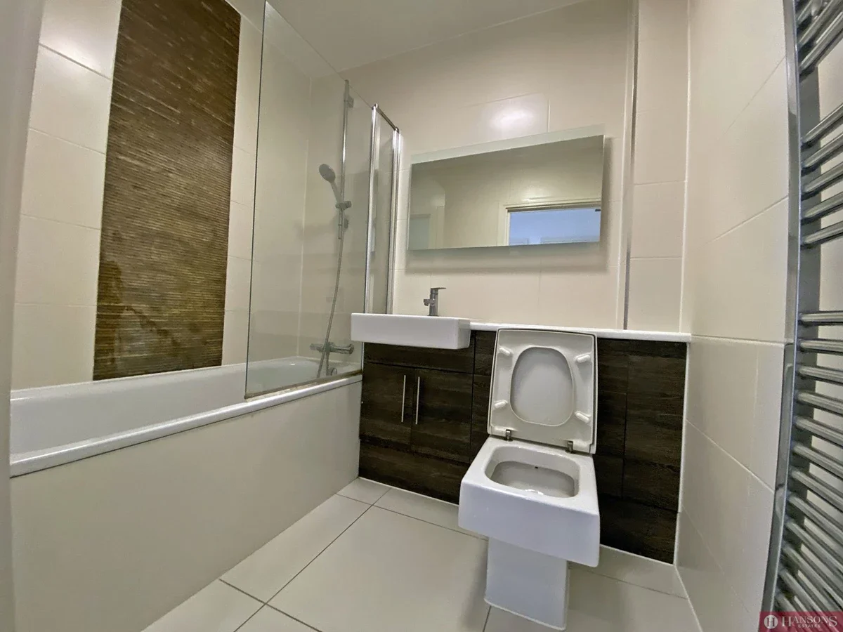 Flat Lowe Close in Greater London