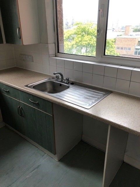 Room Tiller Road in Greater London