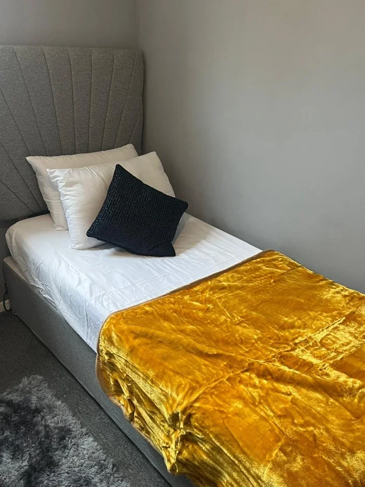 Room Clematis Close in Greater London