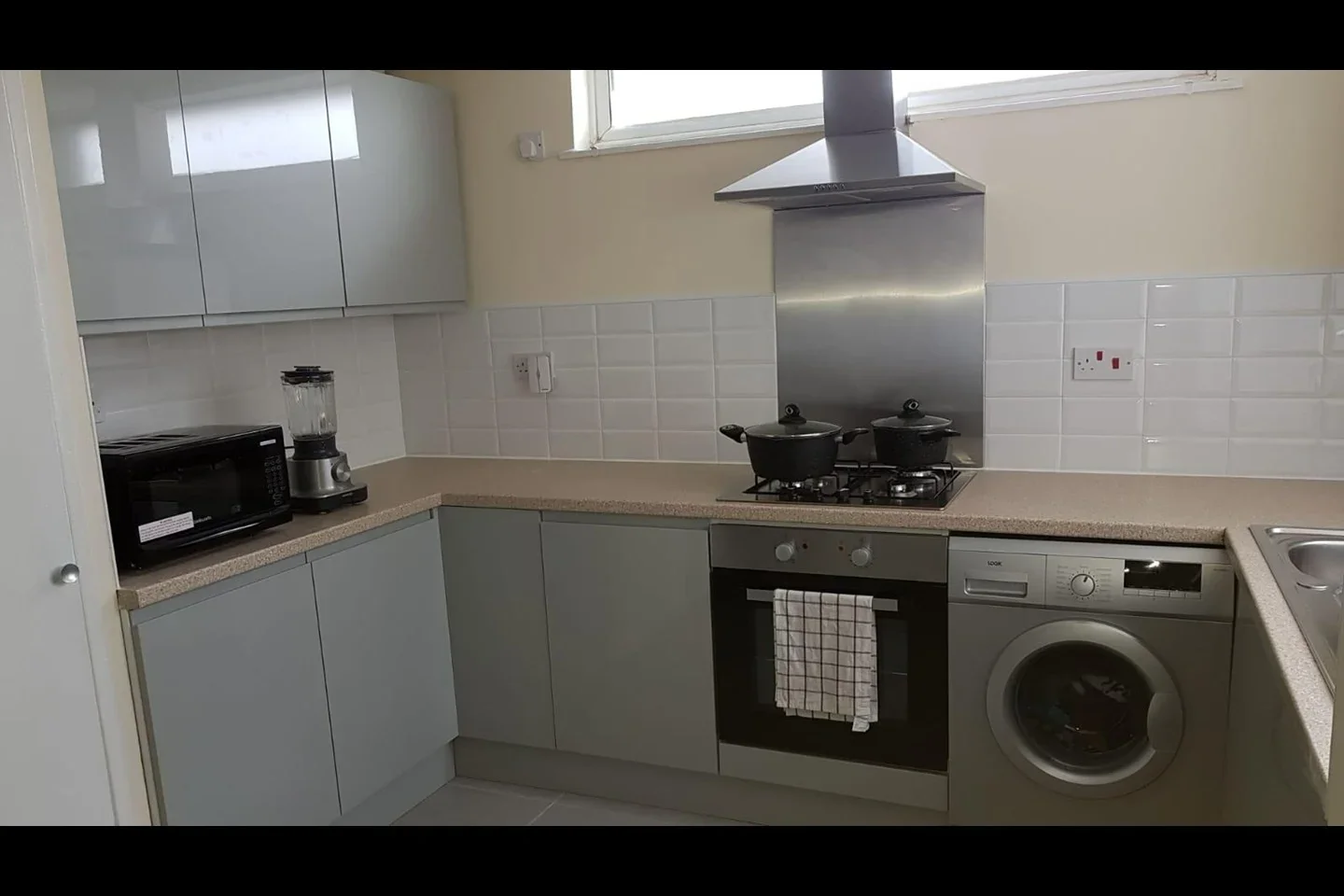 Room Clematis Close in Greater London