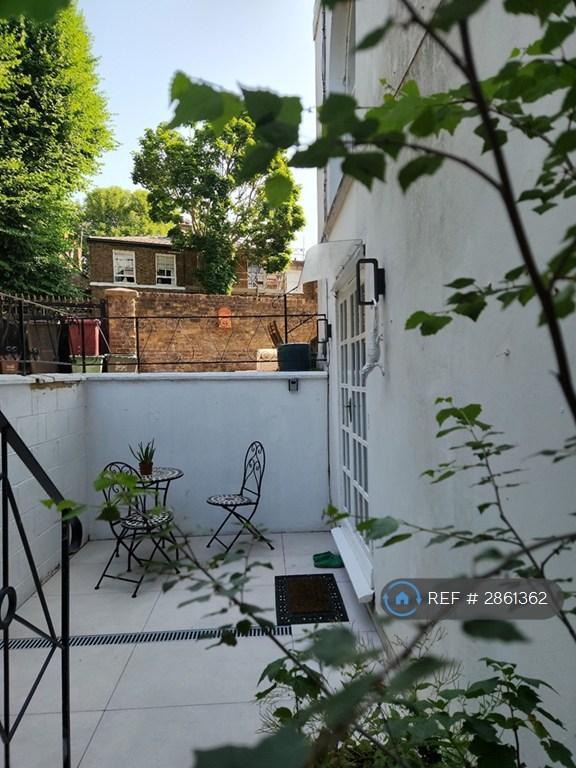 Flat Shepperton Road in Greater London