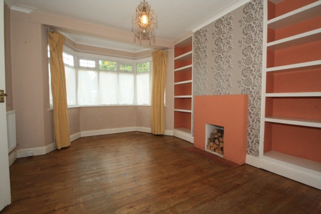 Room Hale Lane in Greater London