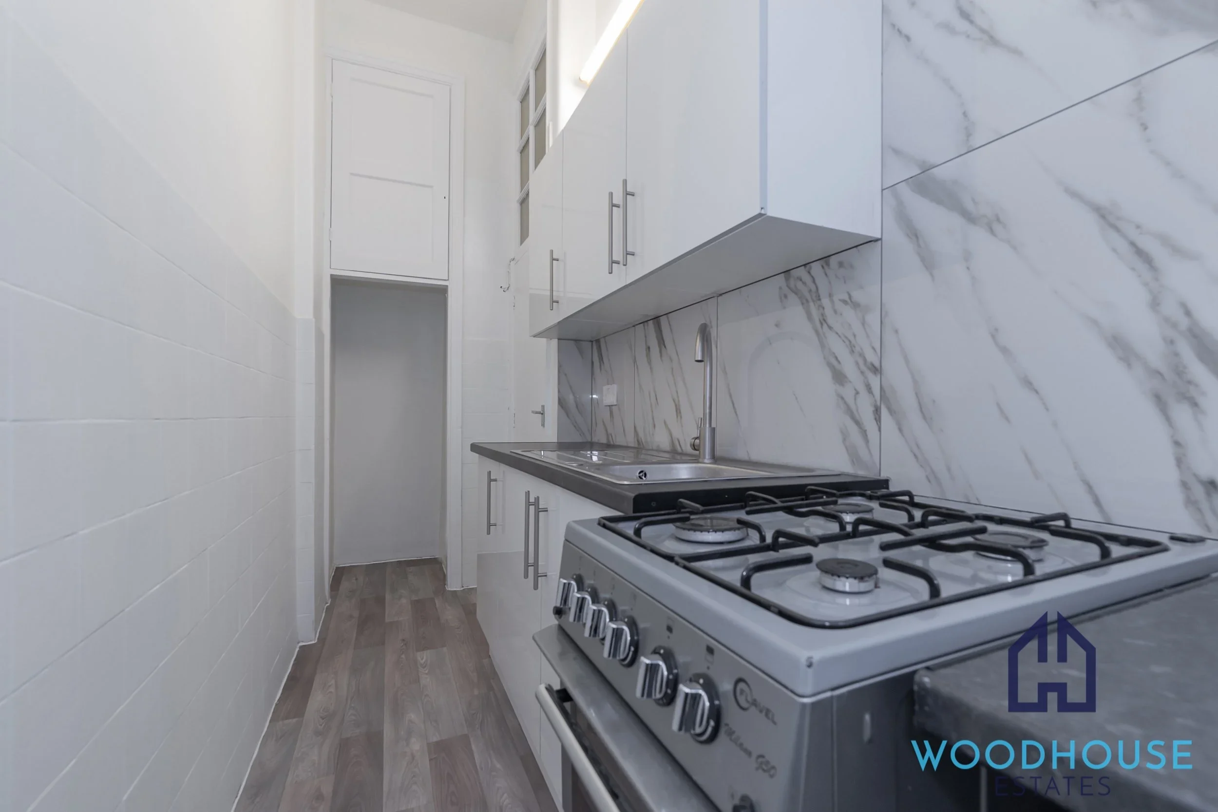 Flat Bracknell Gardens in Greater London