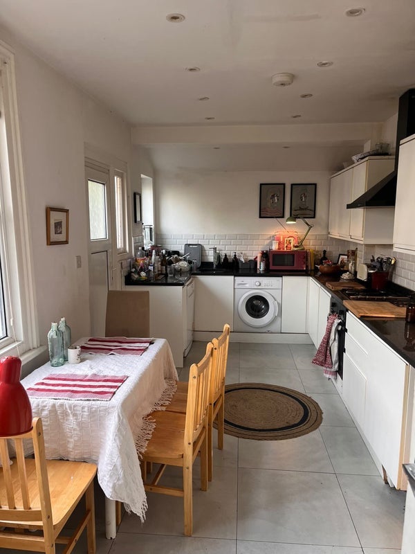 Room Doncaster Gardens in Greater London
