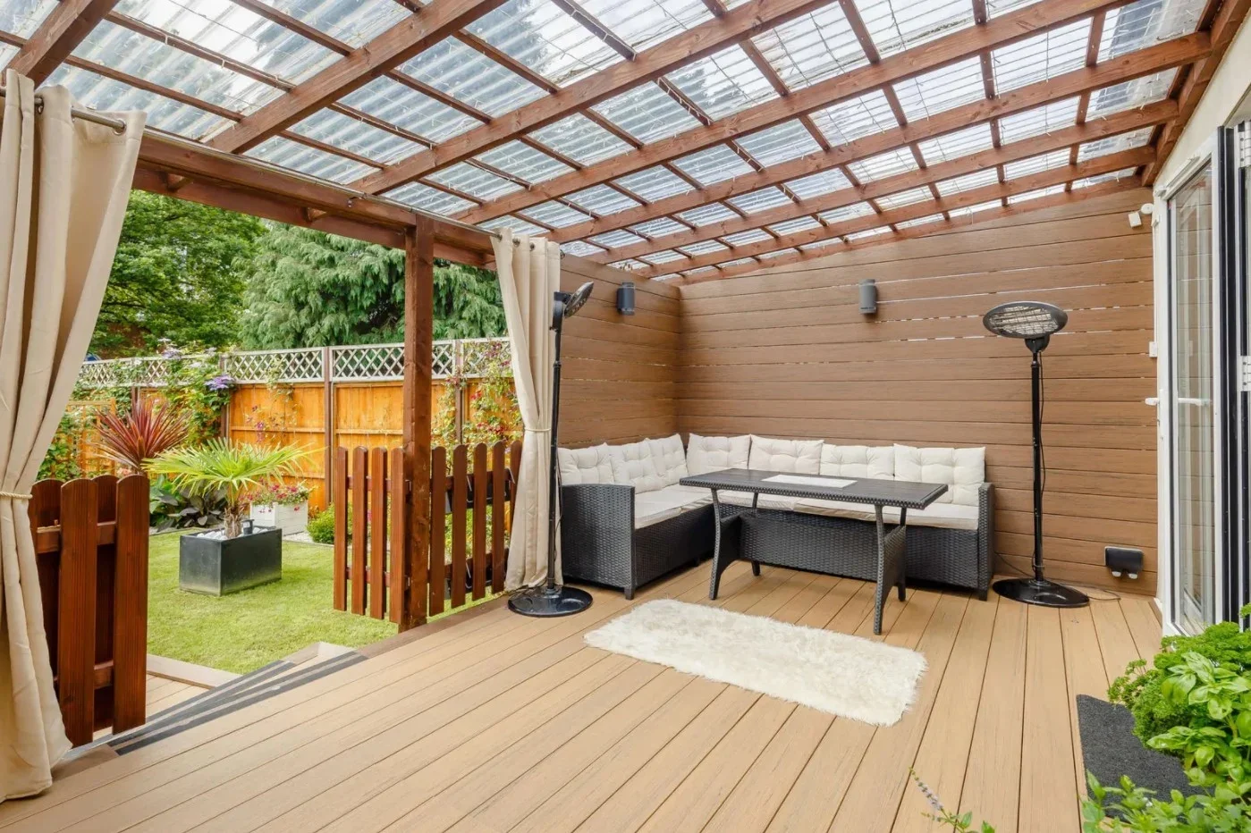Room Springvale Avenue in Greater London