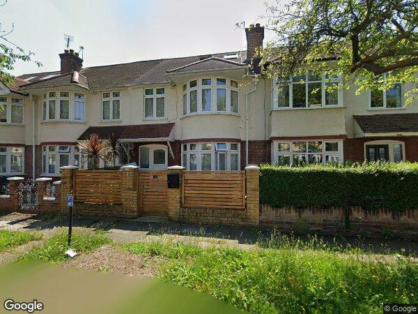 Room Springvale Avenue in Greater London