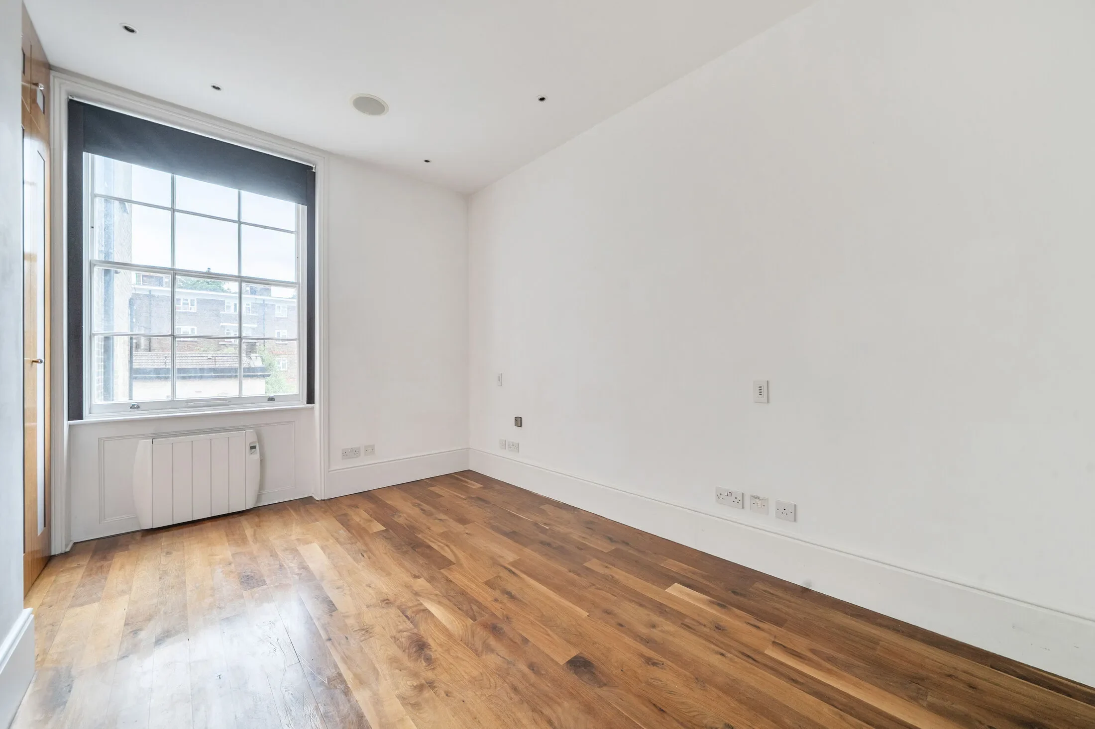 Flat Grosvenor Road in City of Westminster