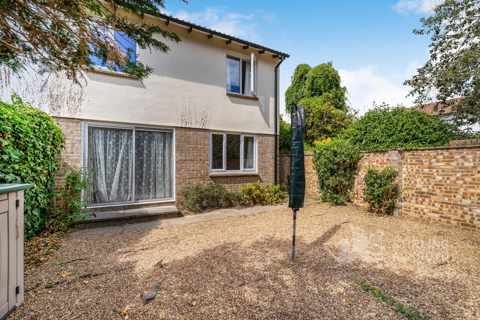 House Abbott Close in Greater London