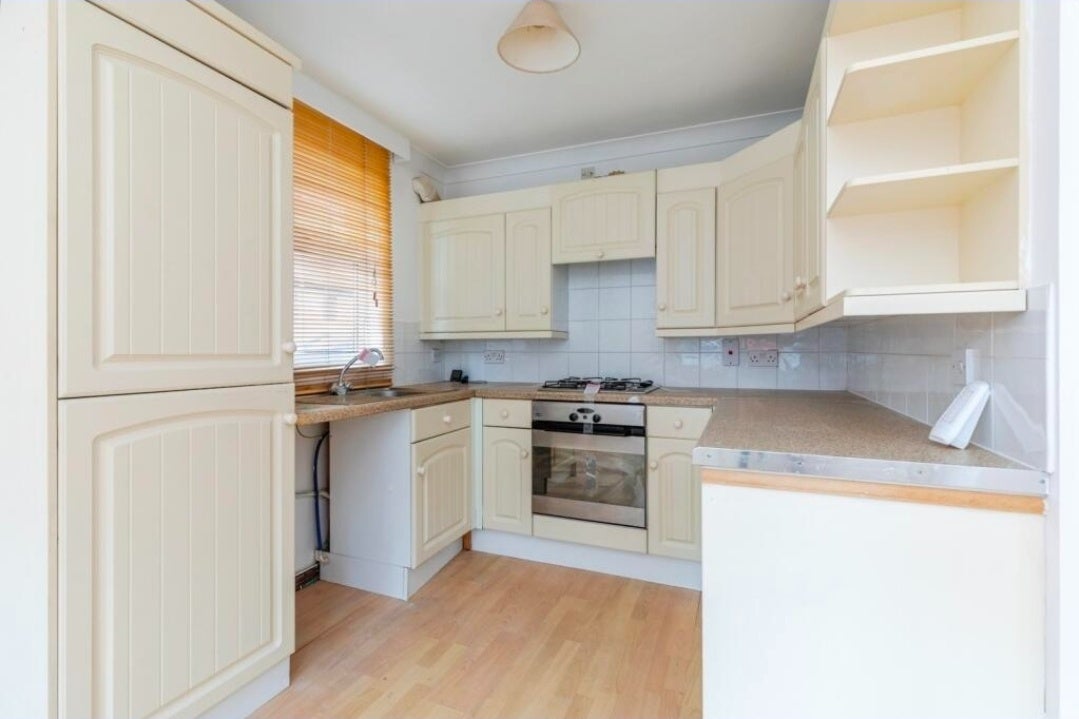 Flat Cecil Avenue in Strood
