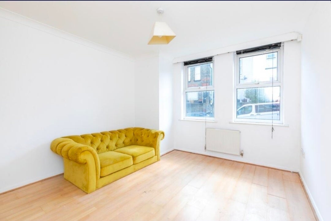 Flat Cecil Avenue in Strood