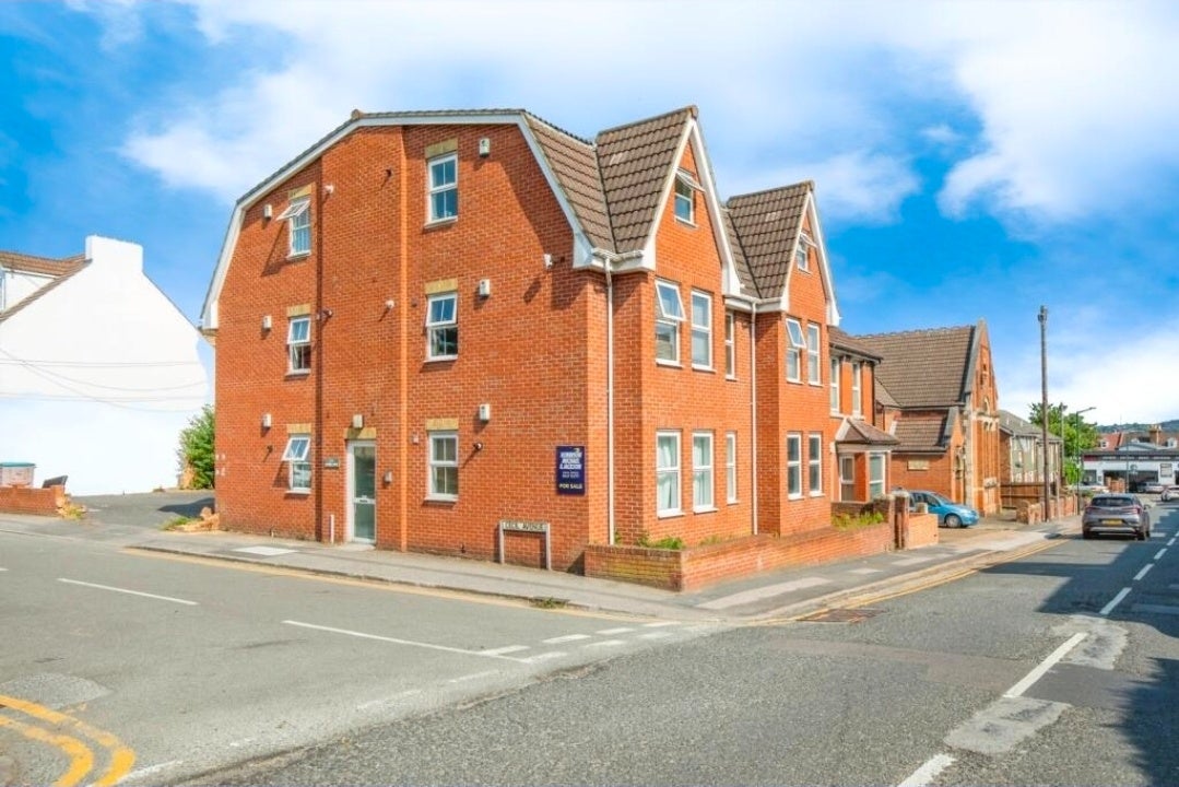 Flat Cecil Avenue in Strood