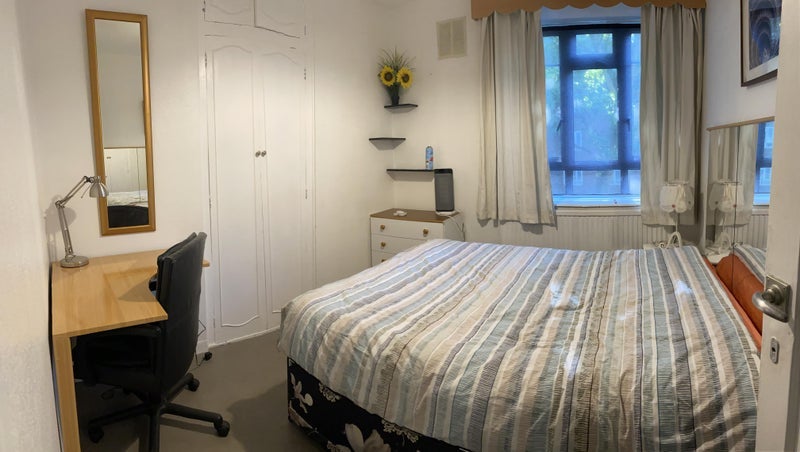 Room Australia Road in Greater London