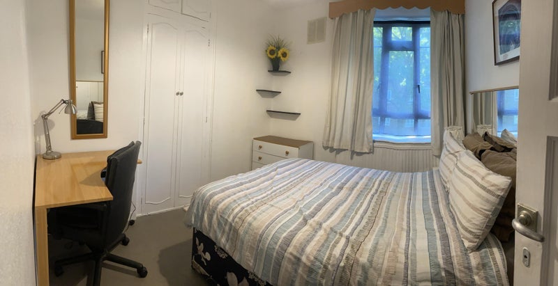 Room Australia Road in Greater London
