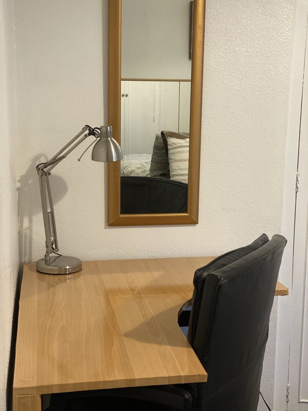Room Australia Road in Greater London
